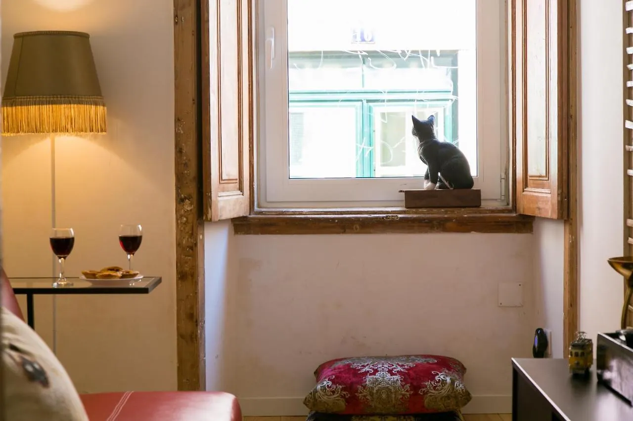 리스본 Joivy Inviting Flat Next To Bica Elevator 아파트