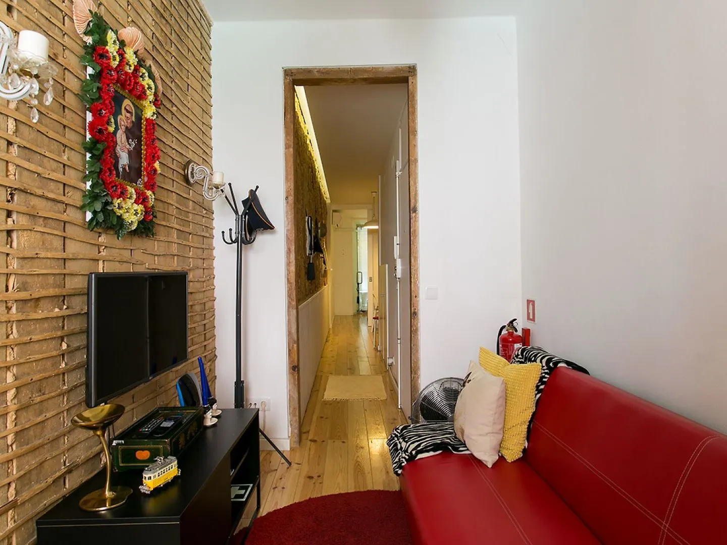 Joivy Inviting Flat Next To Bica Elevator Apartment Lisbon
