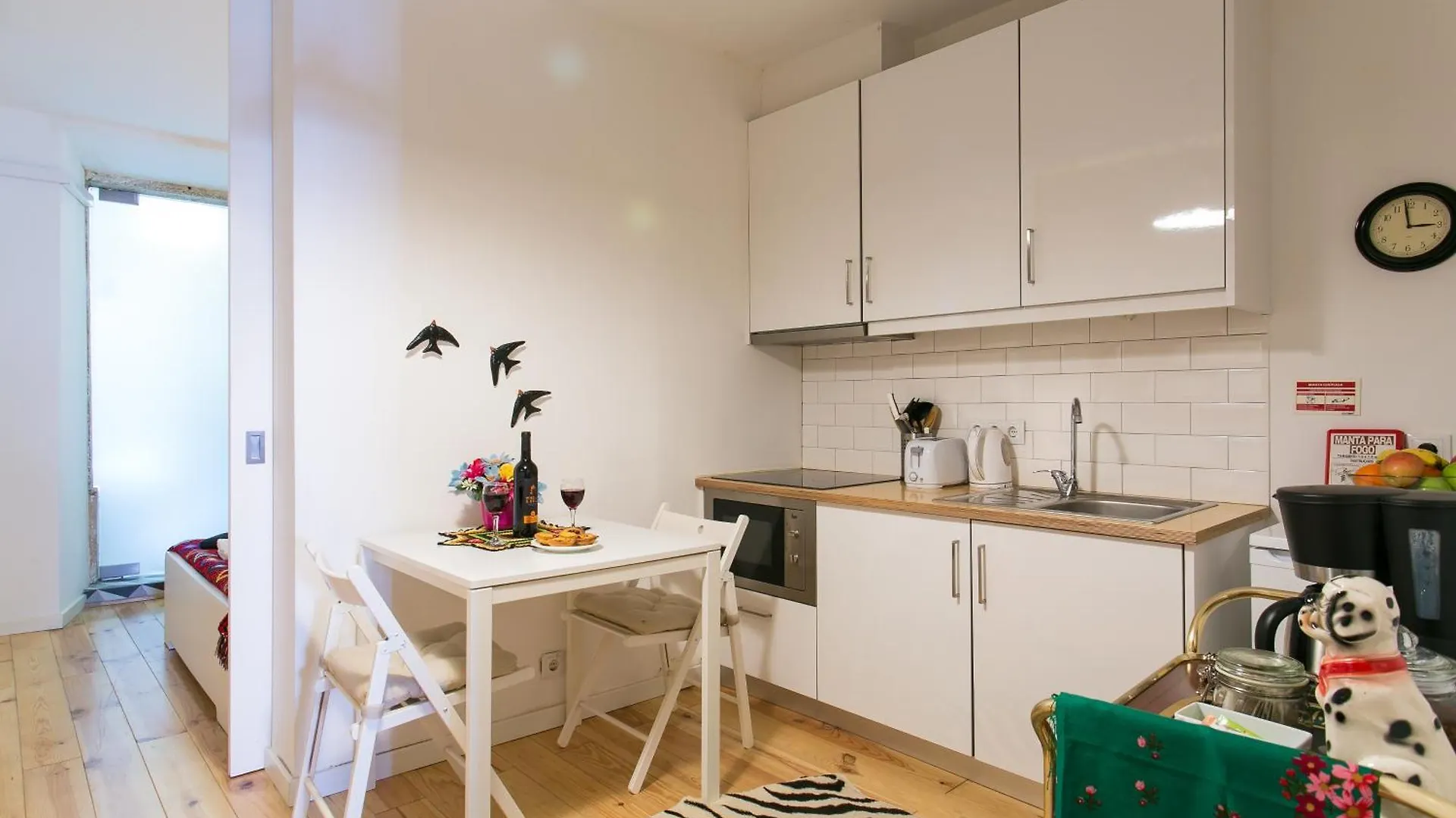 Joivy Inviting Flat Next To Bica Elevator Apartment Lisbon Portugal