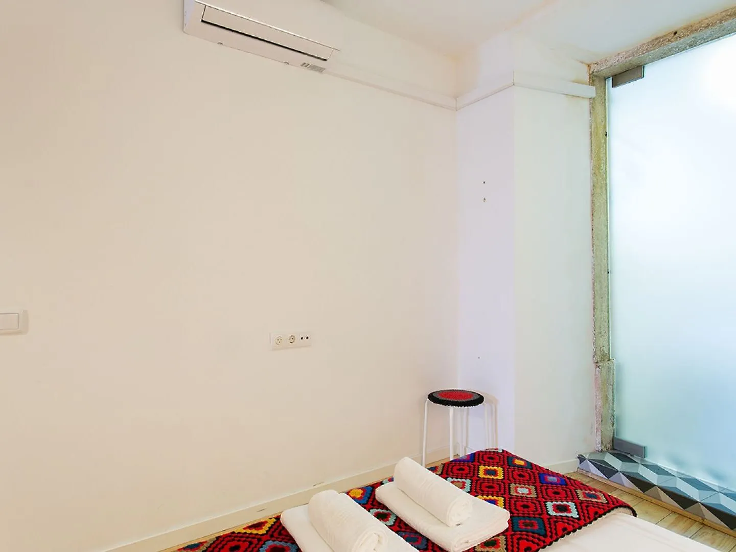 Joivy Inviting Flat Next To Bica Elevator Apartment Lisbon