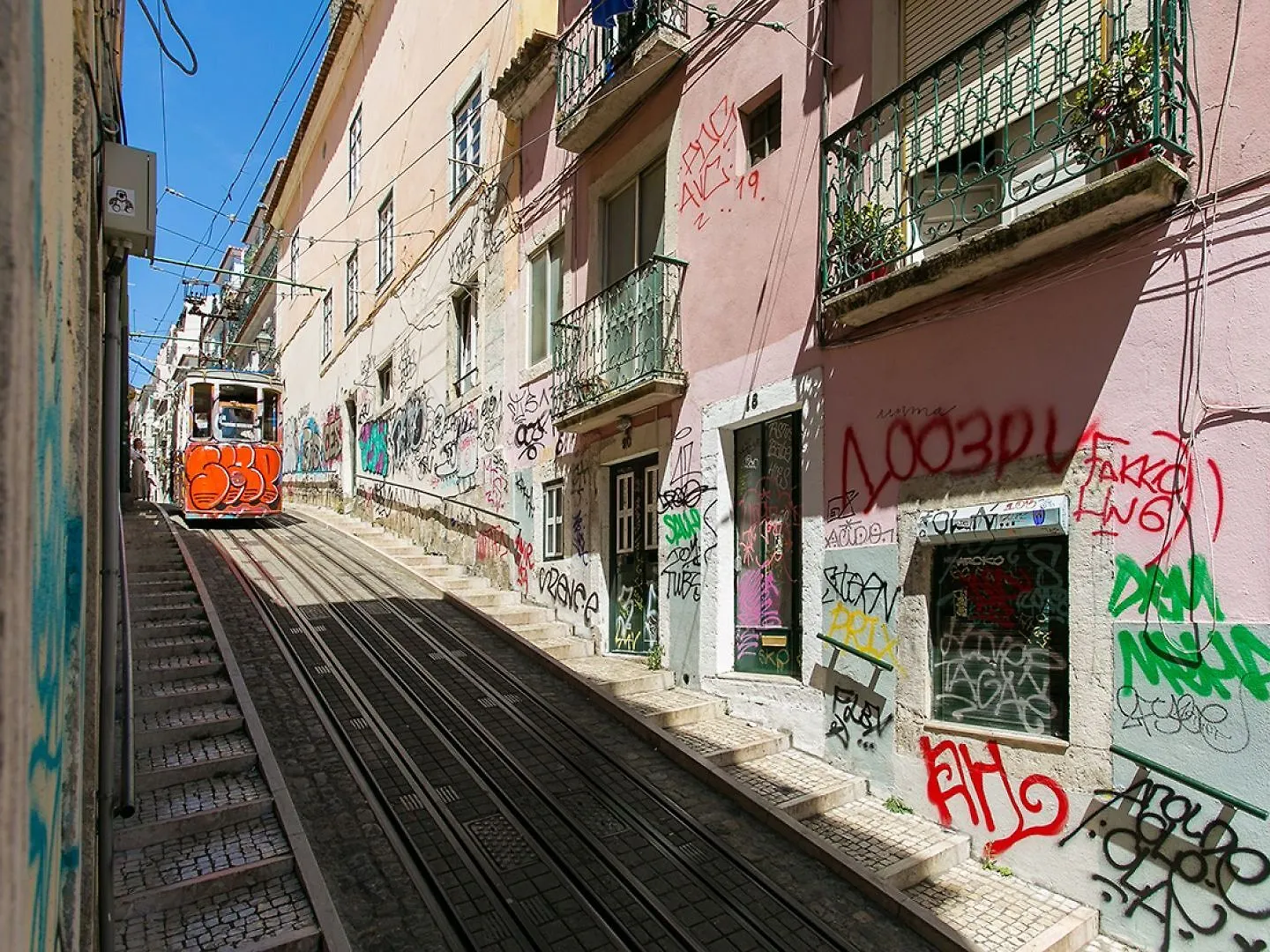 Joivy Inviting Flat Next To Bica Elevator Apartment Lisbon