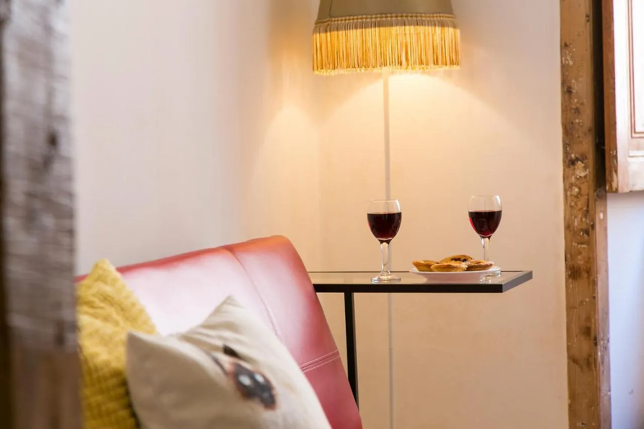 Joivy Inviting Flat Next To Bica Elevator Apartment Lisbon 0*,  Portugal