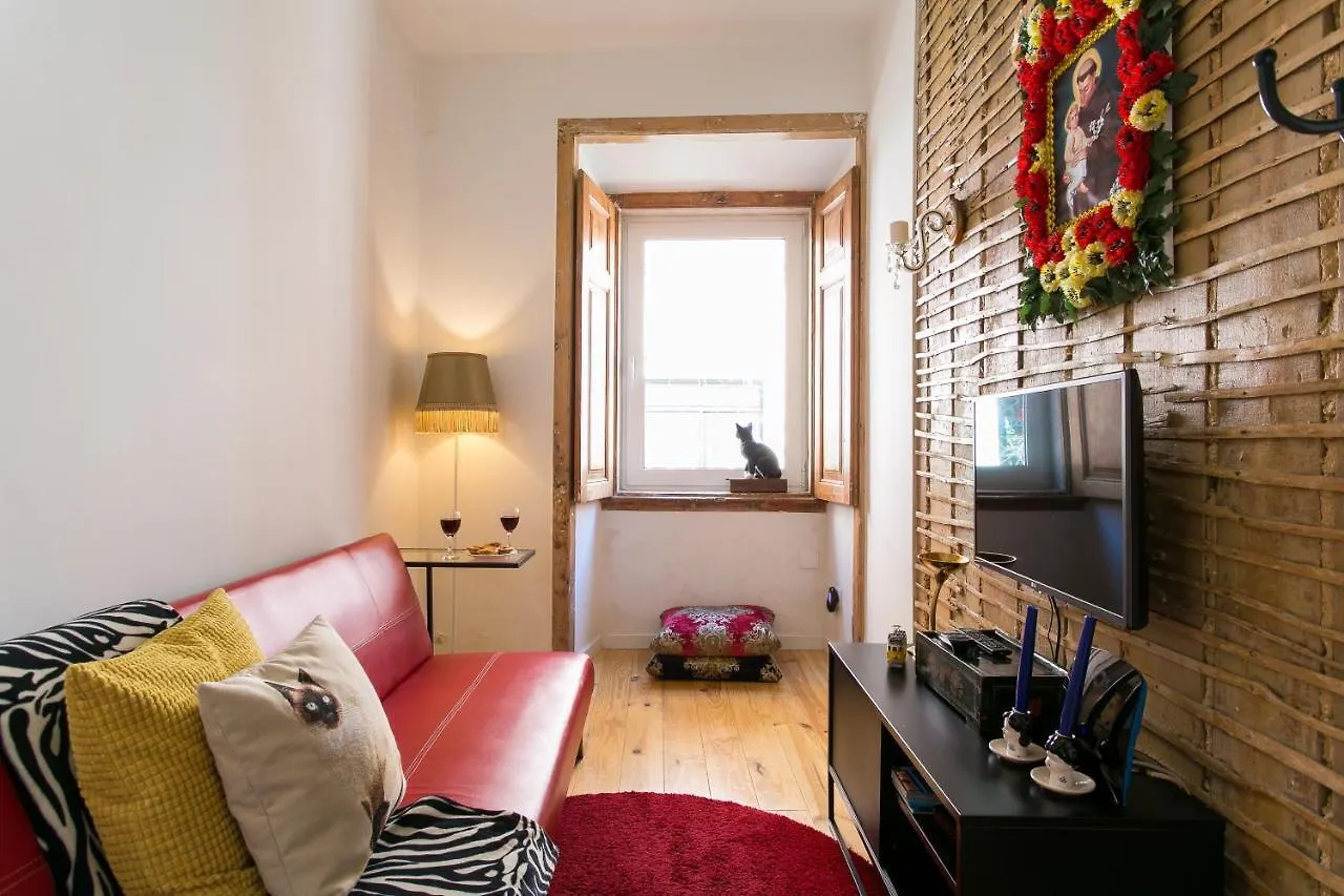 Joivy Inviting Flat Next To Bica Elevator Apartment Lisbon 0*,